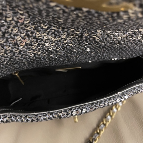 Chanel 19 medium flap silver sequence - Picture 8 of 8